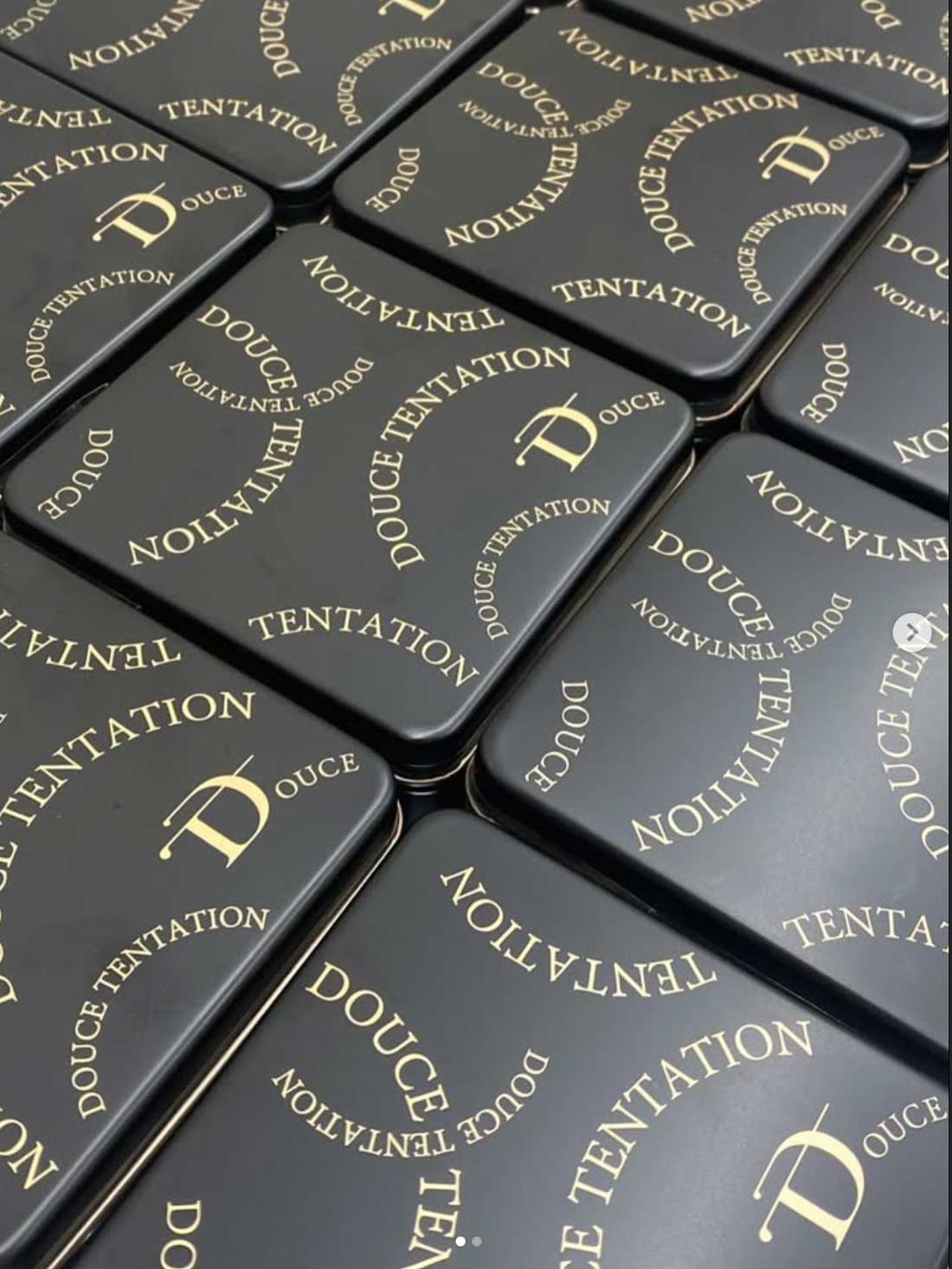 DOUCE TENTATIONクッキー缶 クリスマス2025